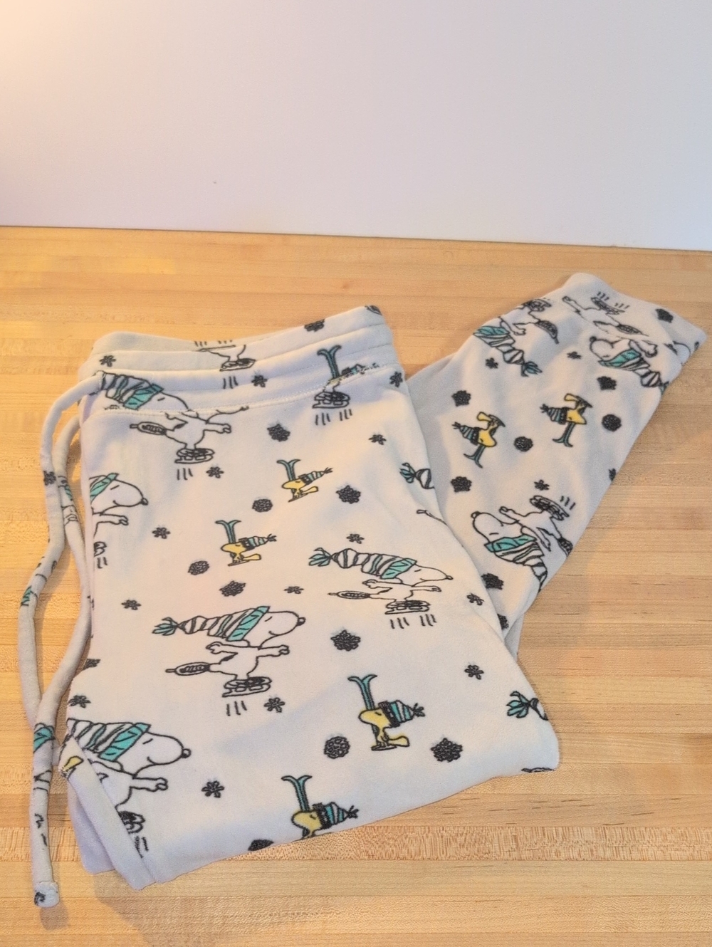 American Eagle Microfleece Joggers feat Winter Snoopy and Woodstock Print